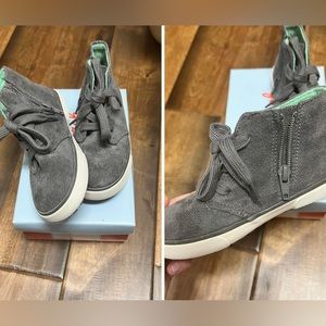 Excellent condition toddler boy Cat & Jack boots